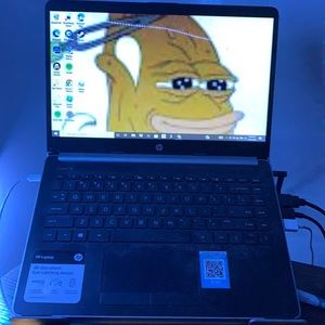 HP laptop. It’s in grade-A condition and works completely fine.
